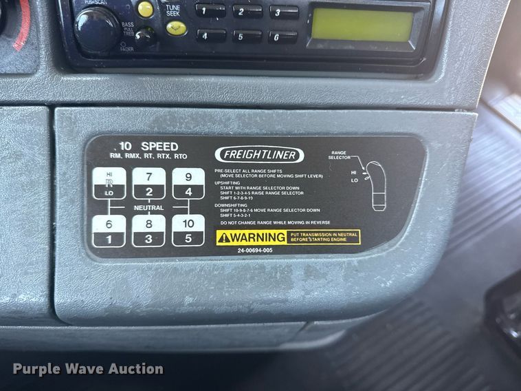 image for item EG5907 2002 Freightliner Century Class semi truck