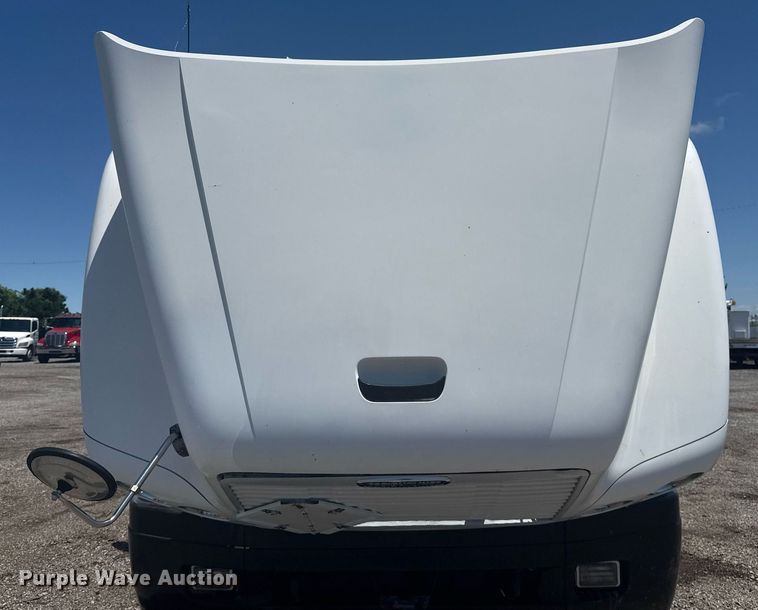 image for item EG5907 2002 Freightliner Century Class semi truck