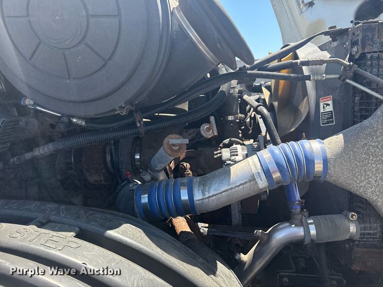 image for item EG5907 2002 Freightliner Century Class semi truck