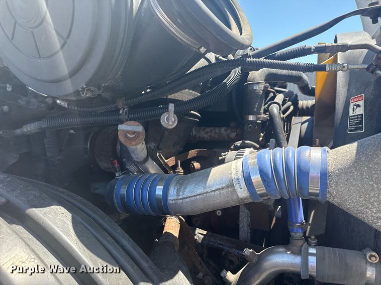 image for item EG5907 2002 Freightliner Century Class semi truck