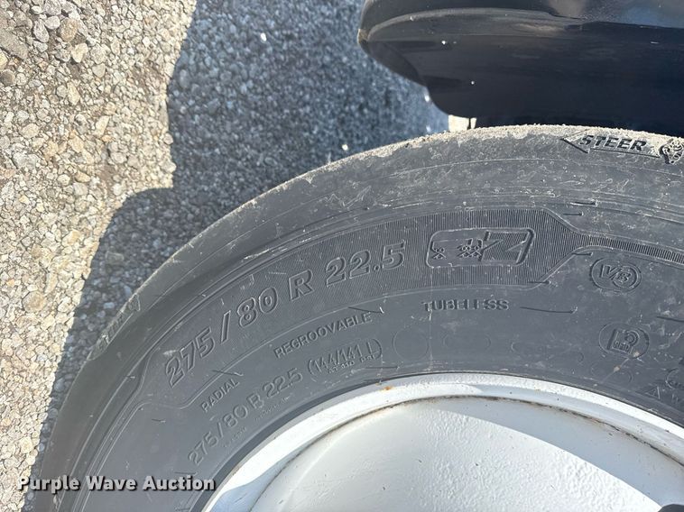 image for item EG5907 2002 Freightliner Century Class semi truck