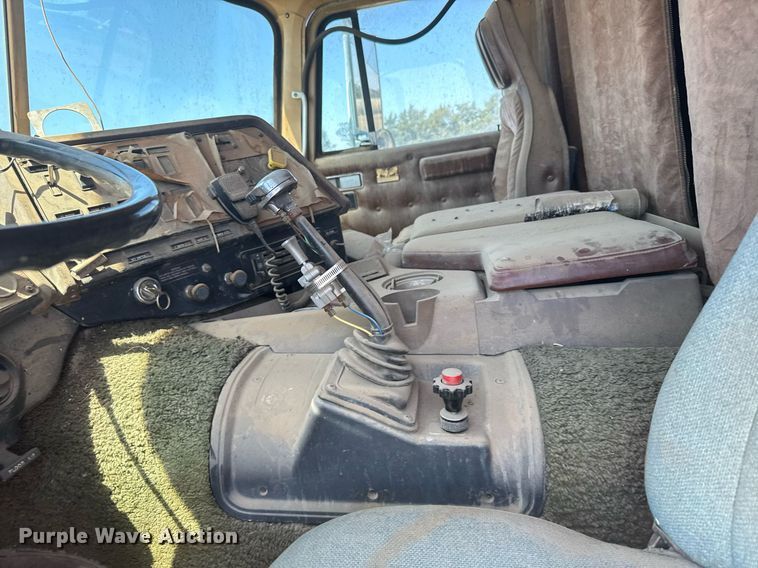 image for item EG6484 1984 International COF-9670 Eagle semi truck