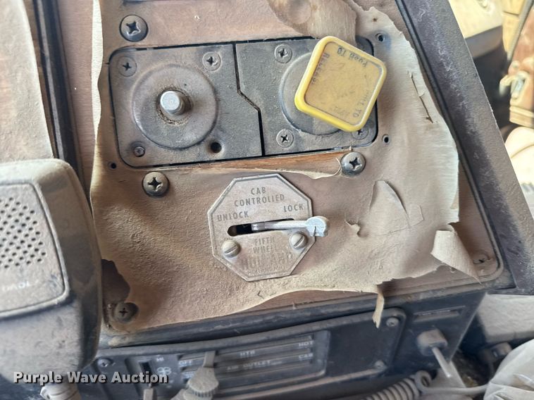 image for item EG6484 1984 International COF-9670 Eagle semi truck