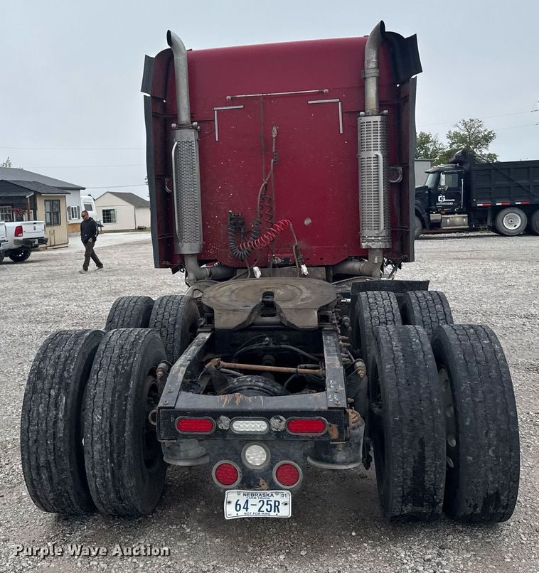 image for item EG6522 2006 Freightliner Columbia semi truck