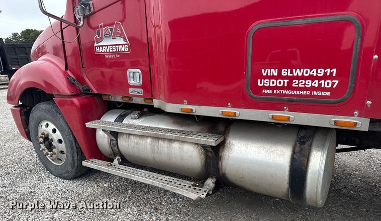 image for item EG6522 2006 Freightliner Columbia semi truck