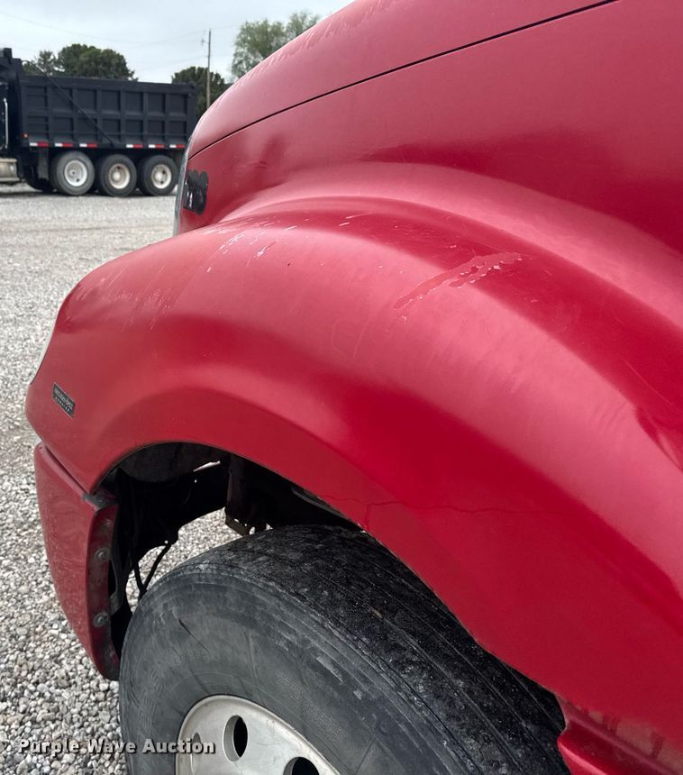 image for item EG6522 2006 Freightliner Columbia semi truck