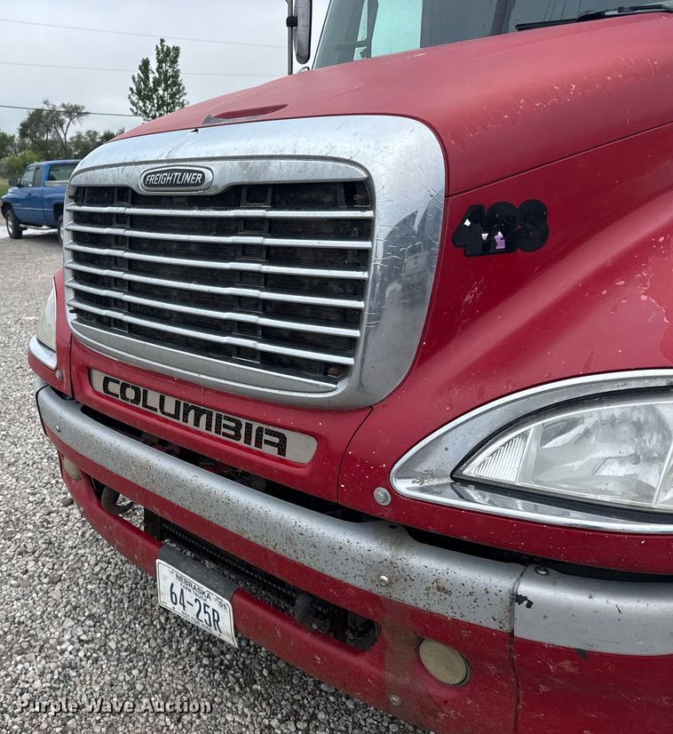 image for item EG6522 2006 Freightliner Columbia semi truck