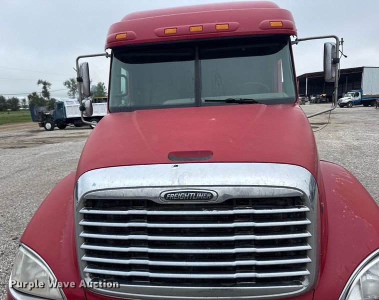 image for item EG6522 2006 Freightliner Columbia semi truck