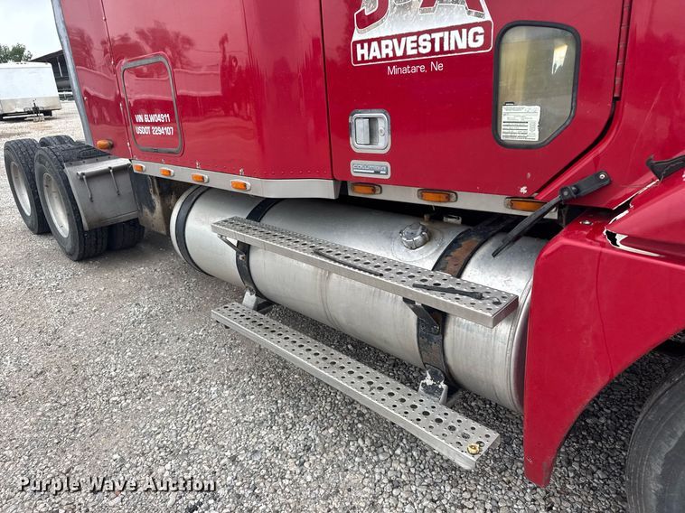 image for item EG6522 2006 Freightliner Columbia semi truck