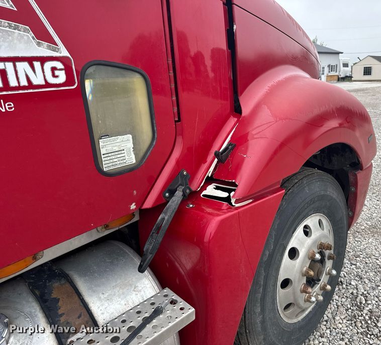 image for item EG6522 2006 Freightliner Columbia semi truck