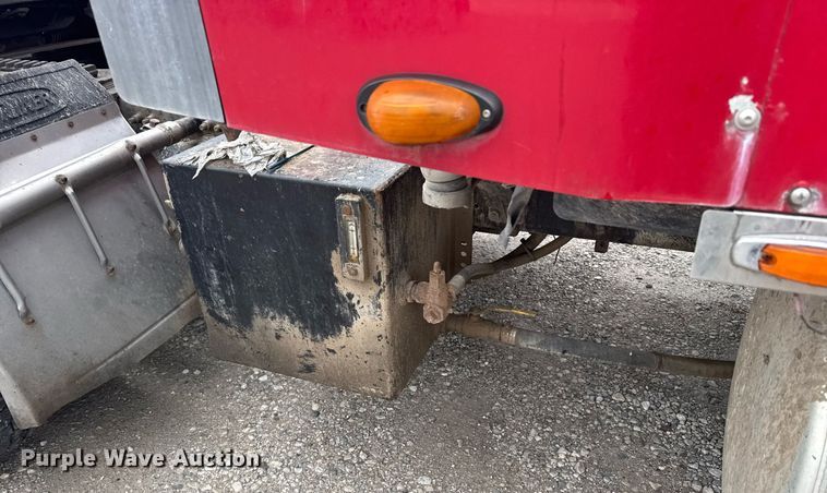 image for item EG6522 2006 Freightliner Columbia semi truck