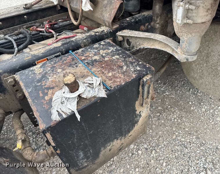 image for item EG6522 2006 Freightliner Columbia semi truck