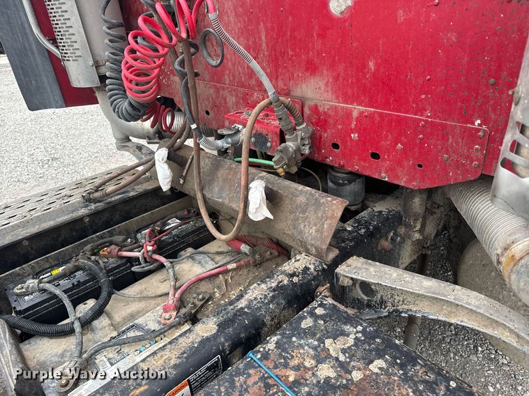 image for item EG6522 2006 Freightliner Columbia semi truck