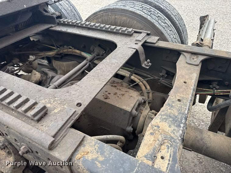 image for item EG6522 2006 Freightliner Columbia semi truck