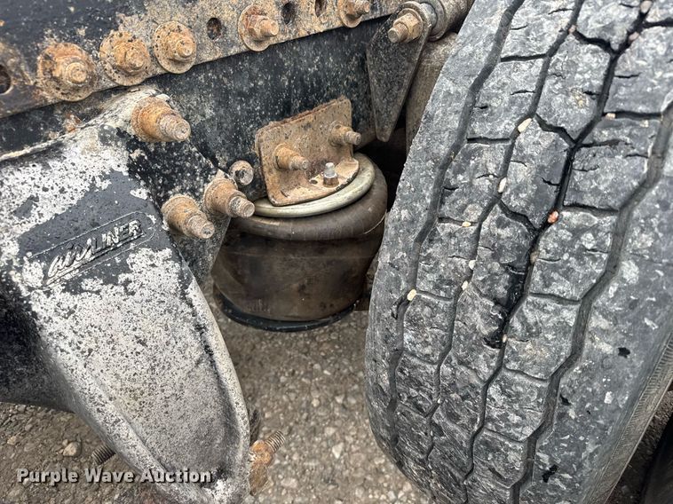 image for item EG6522 2006 Freightliner Columbia semi truck