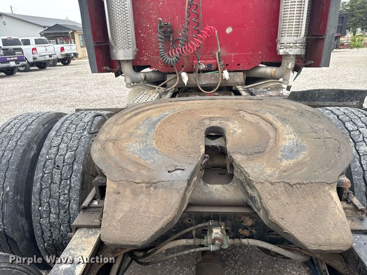 image for item EG6522 2006 Freightliner Columbia semi truck