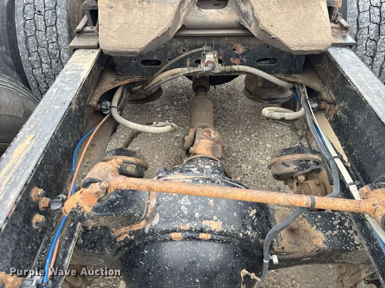 image for item EG6522 2006 Freightliner Columbia semi truck