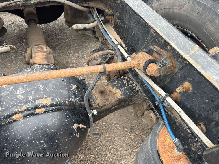 image for item EG6522 2006 Freightliner Columbia semi truck