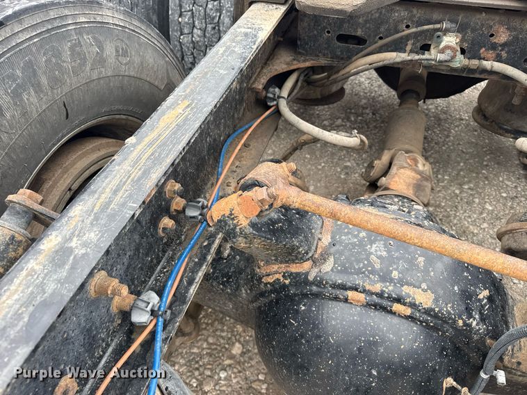 image for item EG6522 2006 Freightliner Columbia semi truck