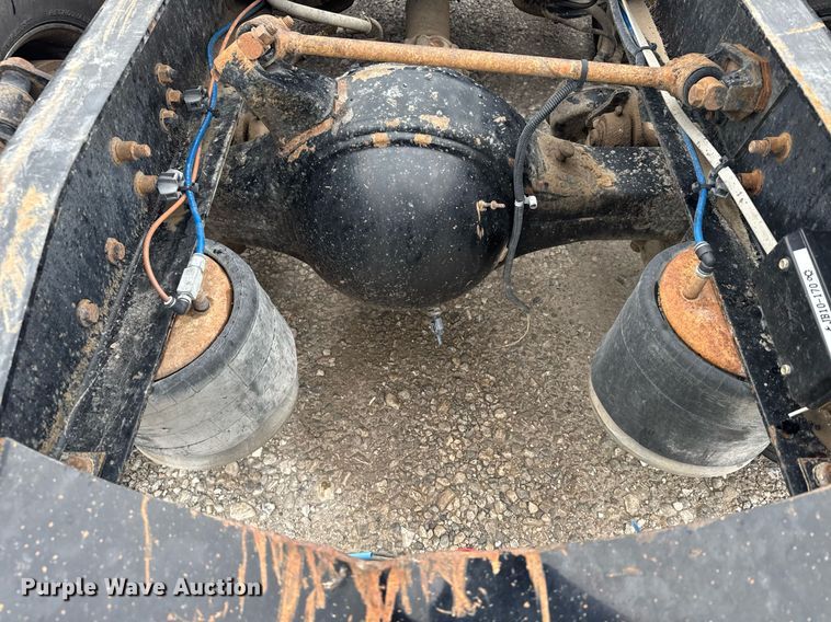 image for item EG6522 2006 Freightliner Columbia semi truck