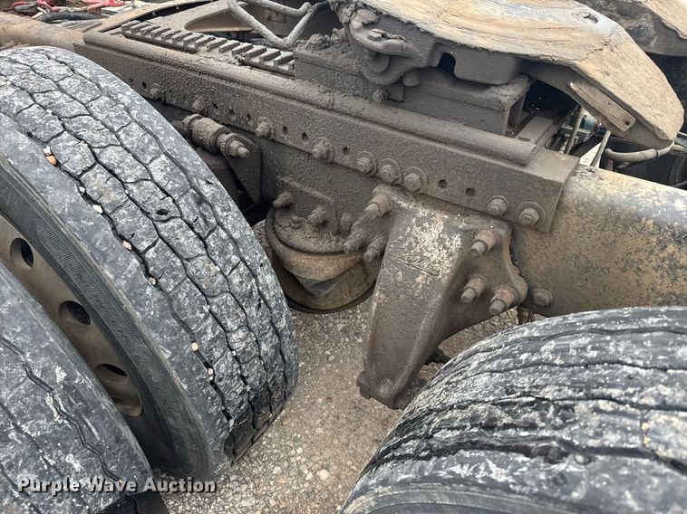 image for item EG6522 2006 Freightliner Columbia semi truck