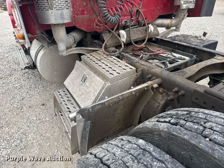 image for item EG6522 2006 Freightliner Columbia semi truck