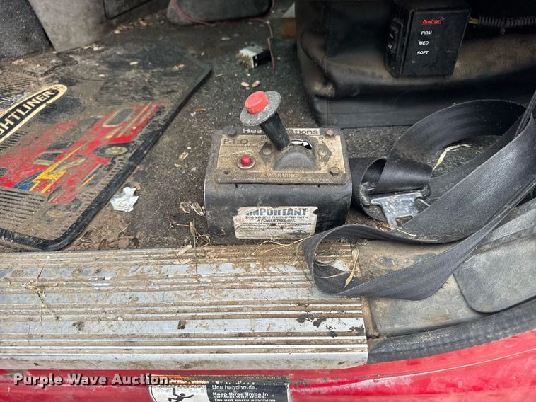 image for item EG6522 2006 Freightliner Columbia semi truck