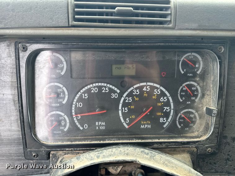 image for item EG6522 2006 Freightliner Columbia semi truck