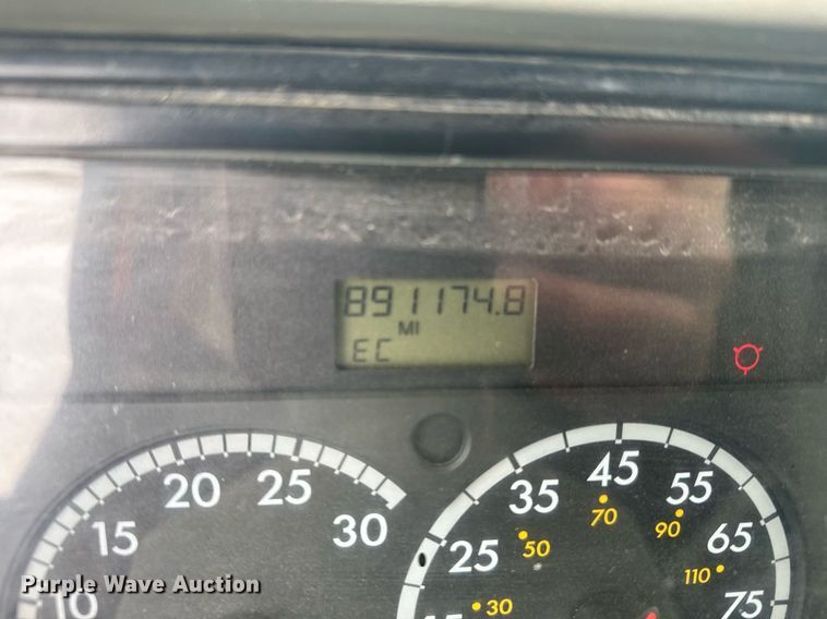 image for item EG6522 2006 Freightliner Columbia semi truck