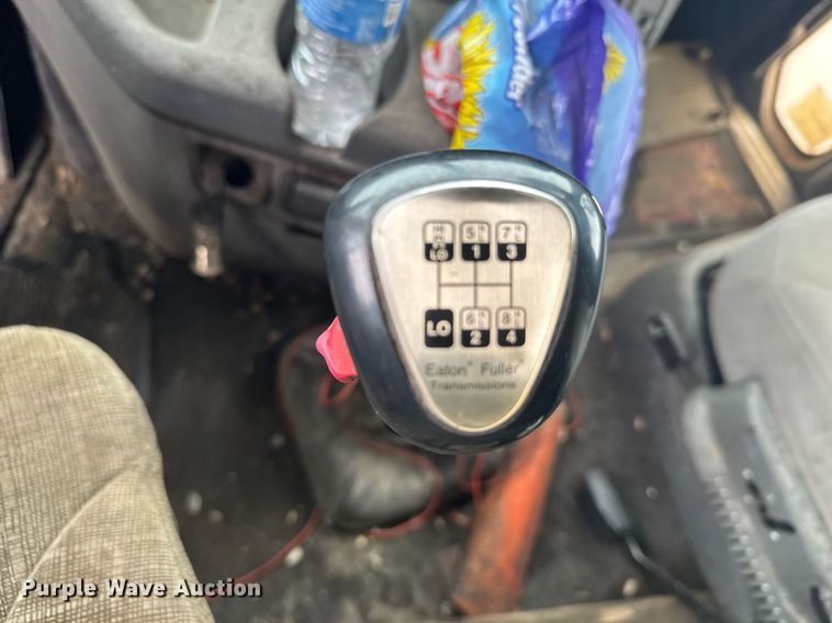 image for item EG6522 2006 Freightliner Columbia semi truck