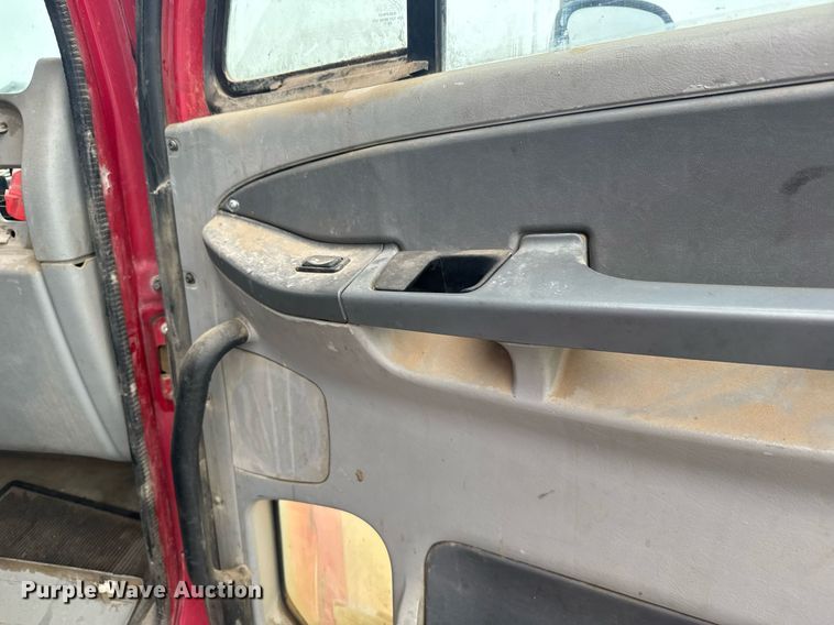 image for item EG6522 2006 Freightliner Columbia semi truck