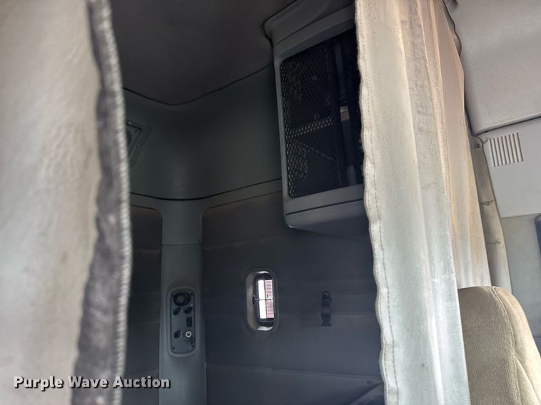 image for item EG6522 2006 Freightliner Columbia semi truck