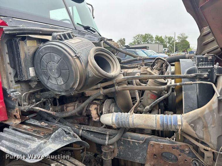 image for item EG6522 2006 Freightliner Columbia semi truck