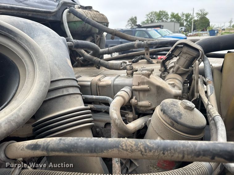 image for item EG6522 2006 Freightliner Columbia semi truck