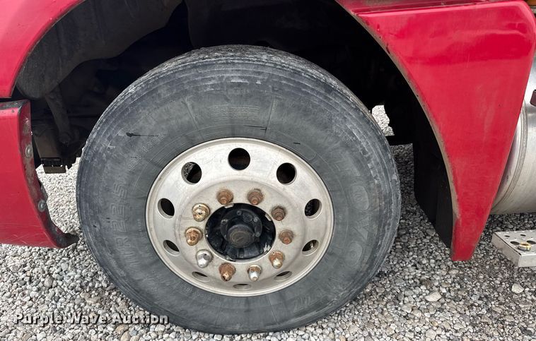 image for item EG6522 2006 Freightliner Columbia semi truck