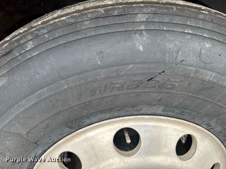 image for item EG6522 2006 Freightliner Columbia semi truck