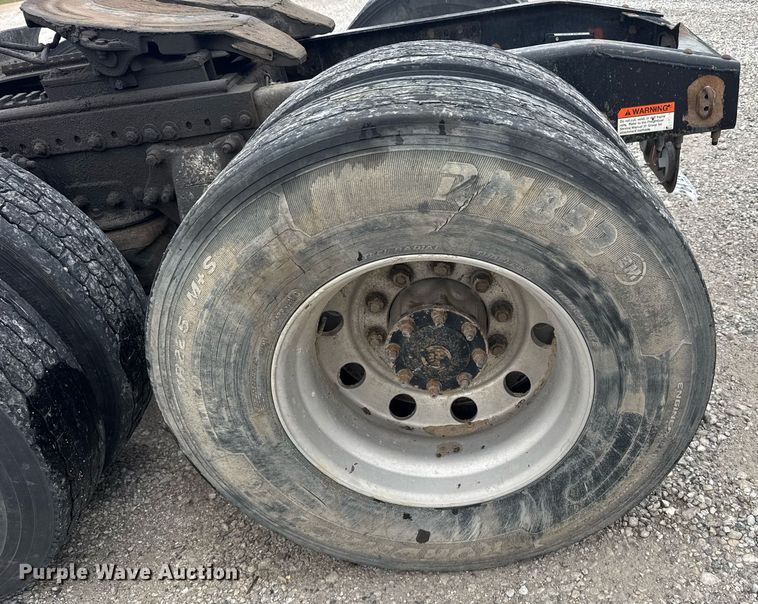 image for item EG6522 2006 Freightliner Columbia semi truck