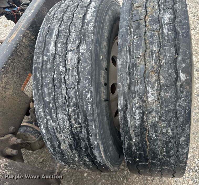 image for item EG6522 2006 Freightliner Columbia semi truck