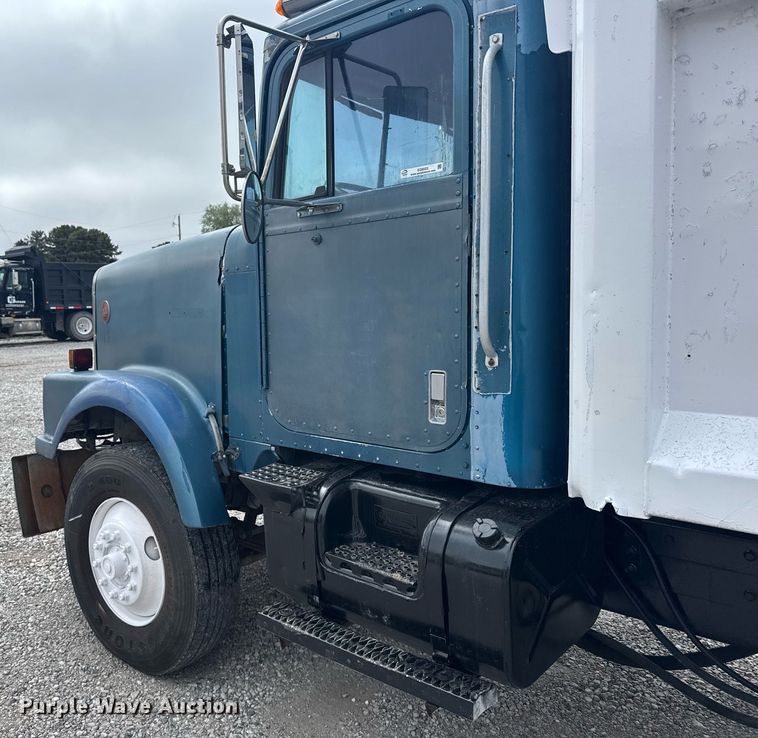 image for item EG6523 1989 International 9300 Eagle dump truck