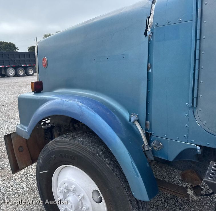 image for item EG6523 1989 International 9300 Eagle dump truck