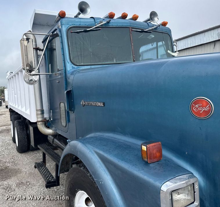 image for item EG6523 1989 International 9300 Eagle dump truck