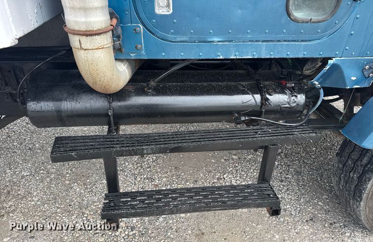 image for item EG6523 1989 International 9300 Eagle dump truck