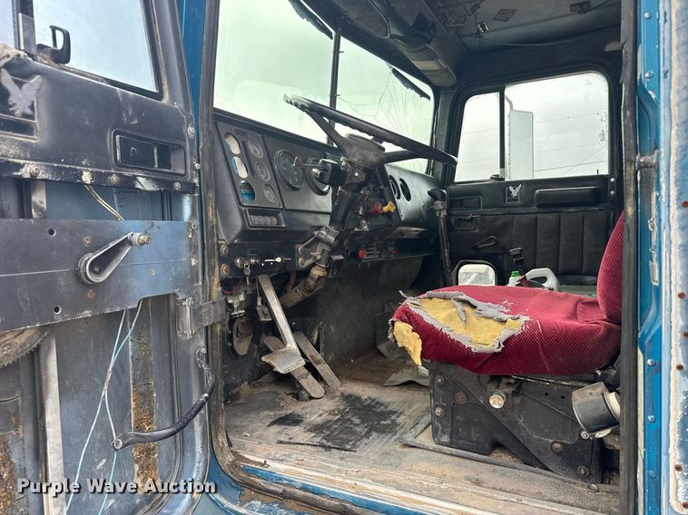 image for item EG6523 1989 International 9300 Eagle dump truck