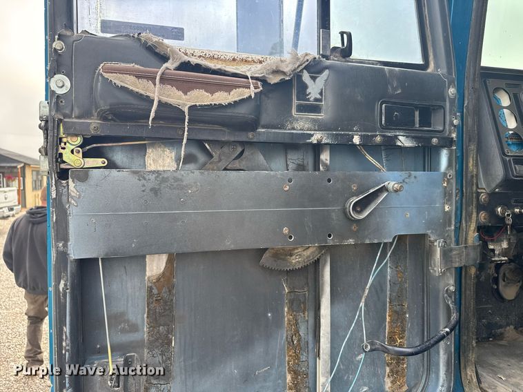 image for item EG6523 1989 International 9300 Eagle dump truck