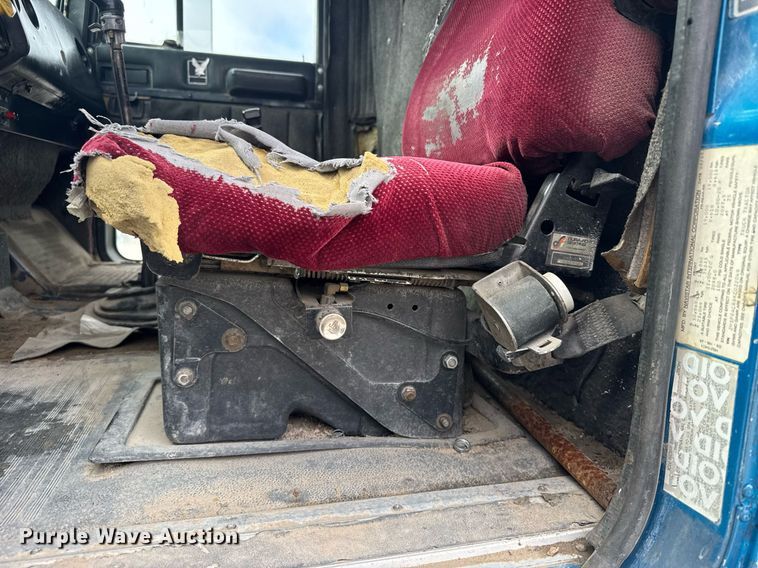 image for item EG6523 1989 International 9300 Eagle dump truck