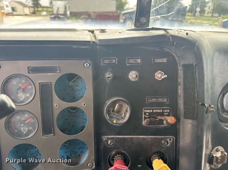 image for item EG6523 1989 International 9300 Eagle dump truck