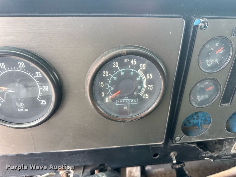 image for item EG6523 1989 International 9300 Eagle dump truck