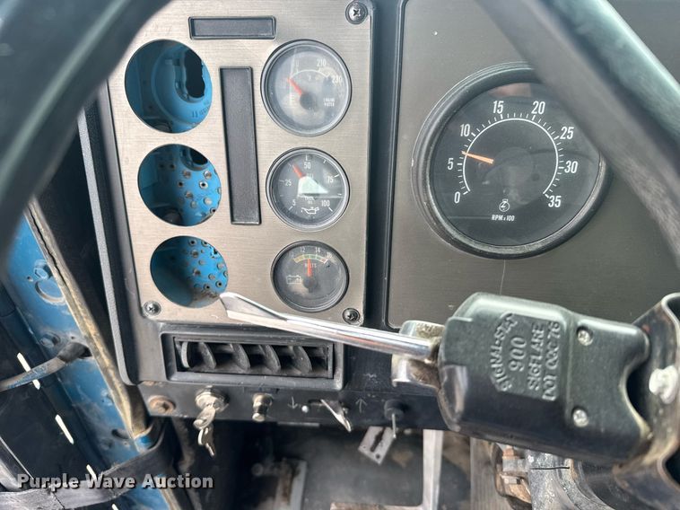 image for item EG6523 1989 International 9300 Eagle dump truck