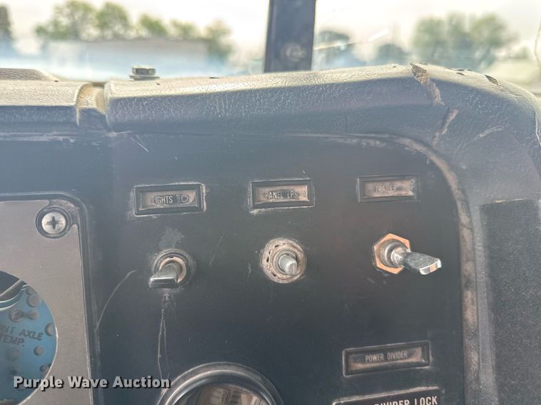 image for item EG6523 1989 International 9300 Eagle dump truck