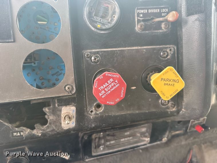 image for item EG6523 1989 International 9300 Eagle dump truck